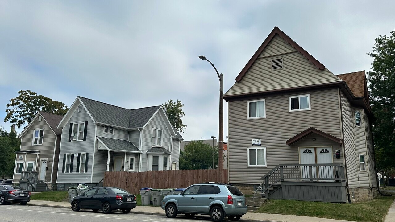 Maxwell House in Milwaukee, WI - Building Photo