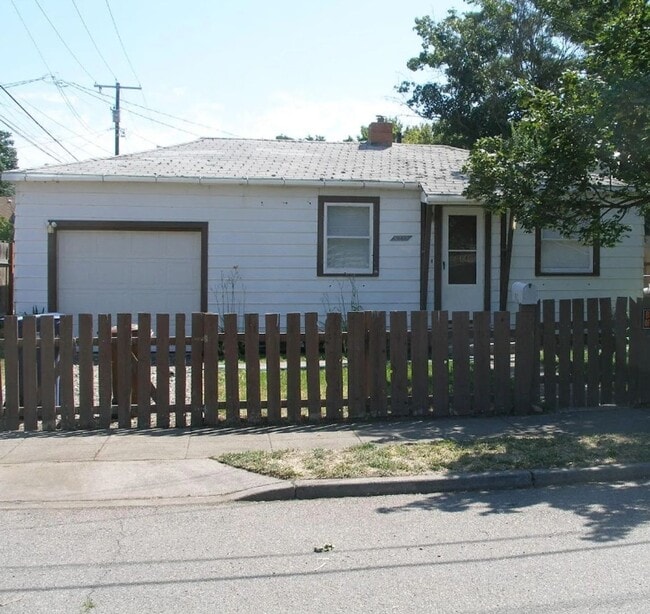 property at 912 N Helena St