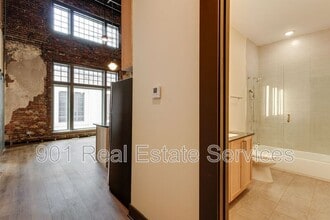 124 Monroe Ave in Memphis, TN - Foto de edificio - Building Photo