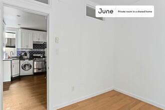 Private bedroom in 3 bed/1 bath Home in New York, NY - Building Photo - Building Photo