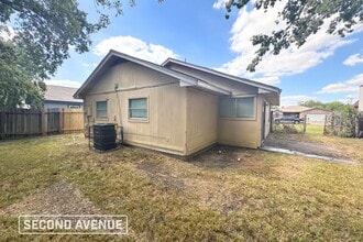 11727 Mosscrest Dr in Houston, TX - Foto de edificio - Building Photo