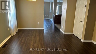 26 Atlantis Dr in Whitby, ON - Building Photo - Building Photo