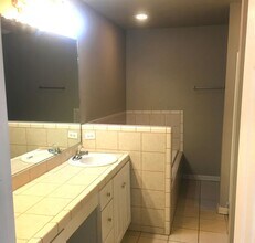 667 N Meadowlands Dr in Fayetteville, AR - Building Photo - Building Photo