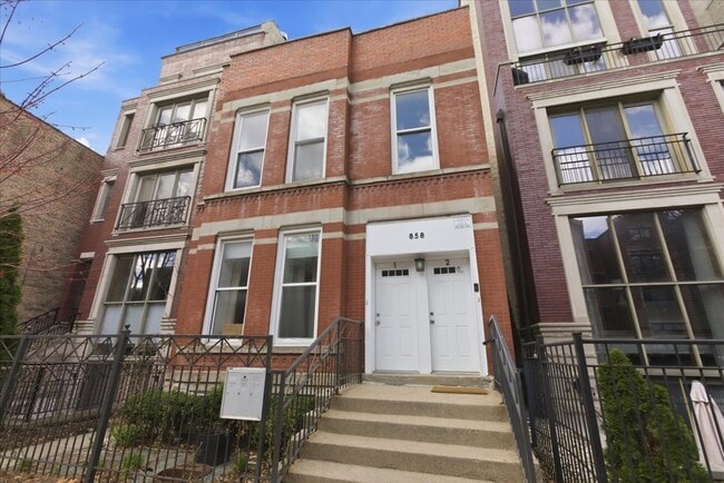 property at 858 N Paulina St