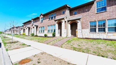 3329 Solana Cir in Denton, TX - Building Photo - Building Photo