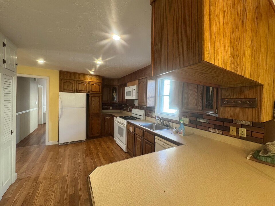 27 Josephine Ave, Unit 2 in Somerville, MA - Building Photo