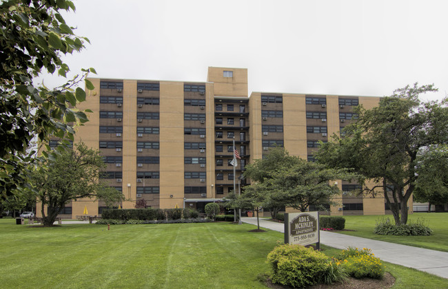 Ada S. Mckinley Apartments in Chicago, IL - Foto de edificio - Building Photo