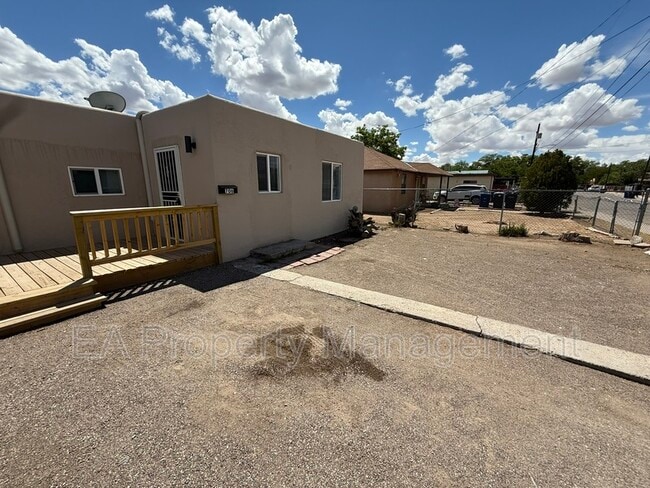 706 La Poblana Rd NW in Albuquerque, NM - Building Photo - Building Photo