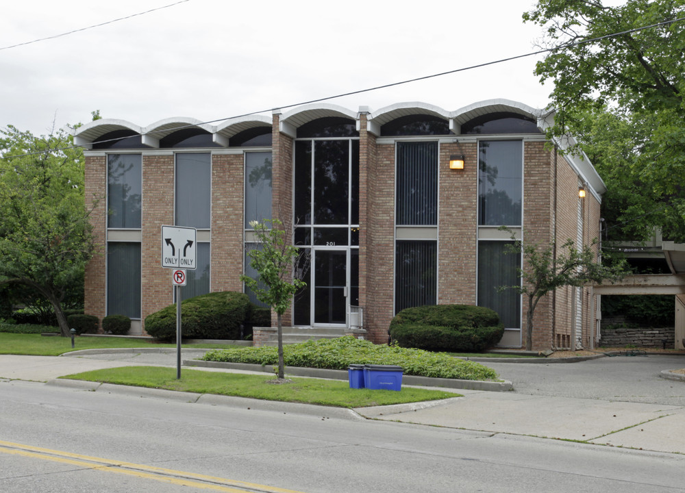 Woodcrest in Birmingham, MI - Foto de edificio