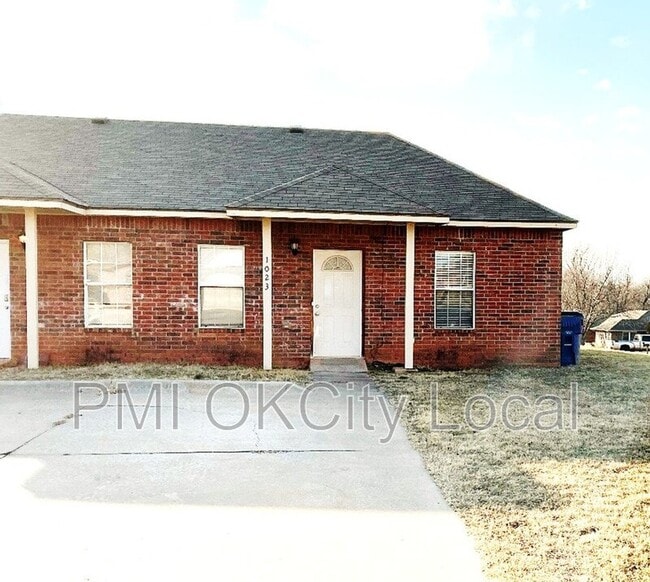 1023 Shady Creek Cir in Guthrie, OK - Building Photo - Building Photo