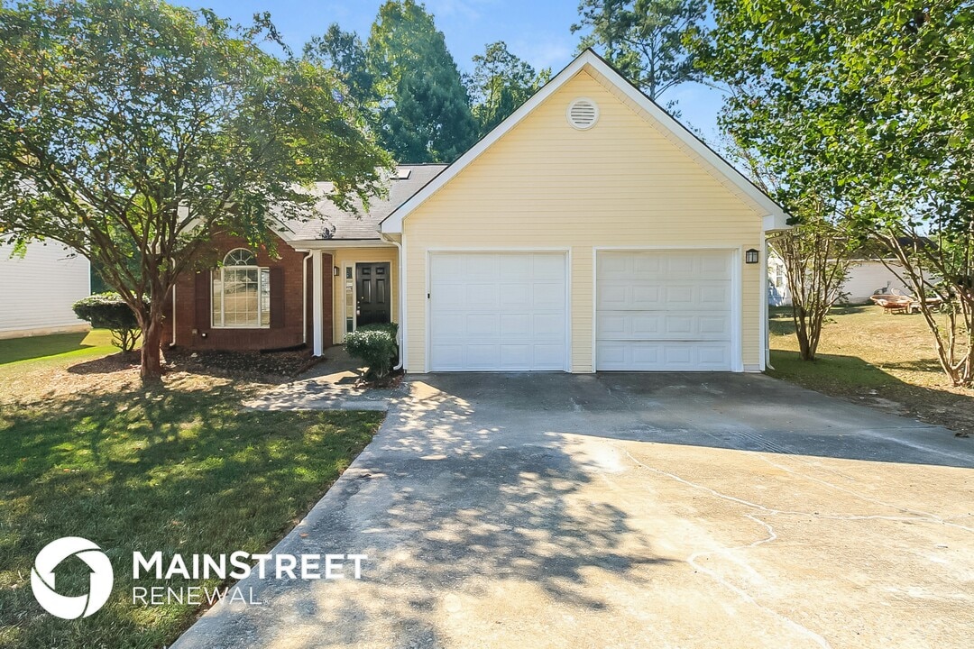 6695 Emerald Pointe Cir in College Park, GA - Building Photo