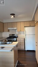 752 College Manor Dr in Newmarket, ON - Building Photo - Building Photo