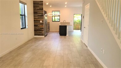 1545 SW 28th St in Fort Lauderdale, FL - Building Photo - Building Photo