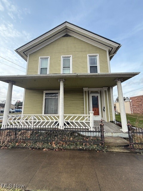 property at 208 N Clay St