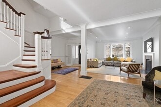 15 Regent Cir in Brookline, MA - Foto de edificio - Building Photo