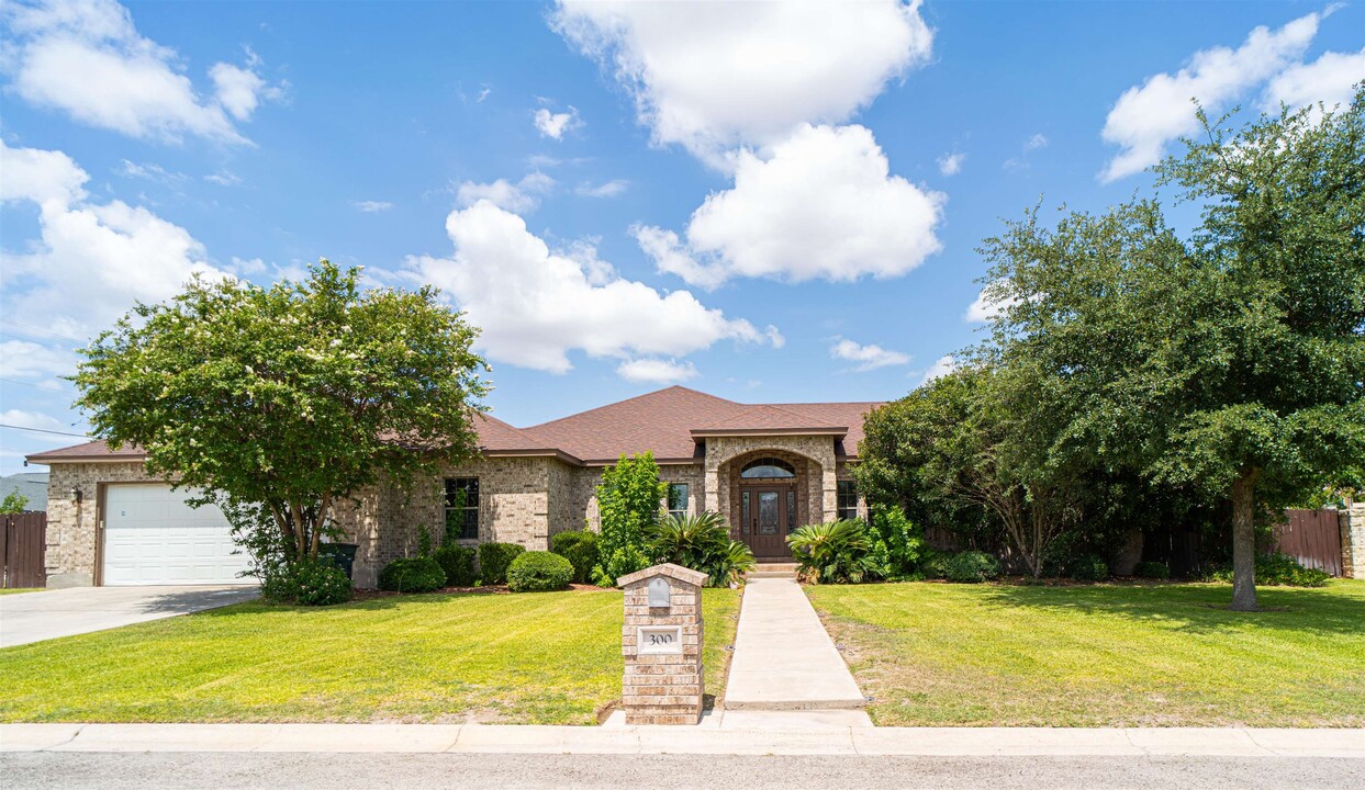 300 Silver Sage Dr in Del Rio, TX - Foto de edificio