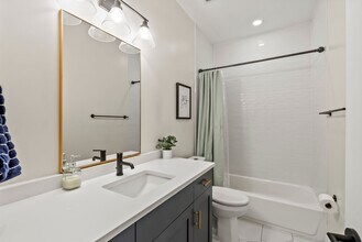 662 Glick Ct NW in Washington, DC - Building Photo - Building Photo