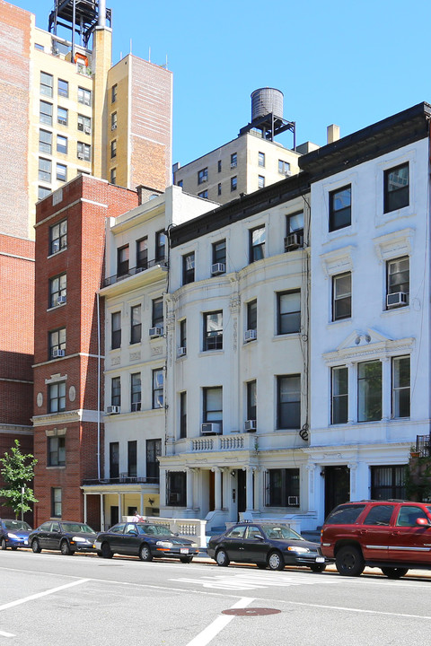 259-261 W 70th St in New York, NY - Building Photo