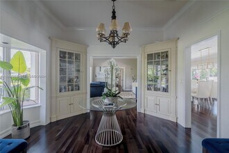 8500 SW 70th St in Miami, FL - Building Photo - Building Photo