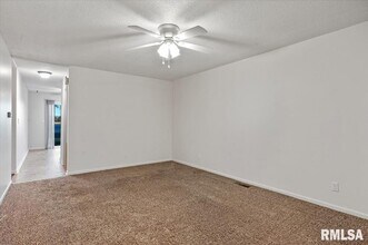 3 Sundowner Ln in Springfield, IL - Building Photo - Building Photo