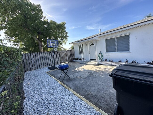 1418 N Federal Hwy in Lake Worth Beach, FL - Building Photo - Building Photo
