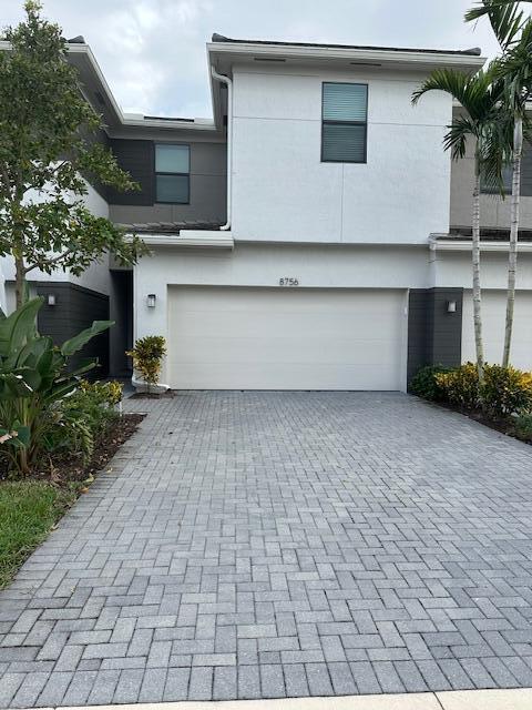 8756 Antarus Dr in Wellington, FL - Building Photo