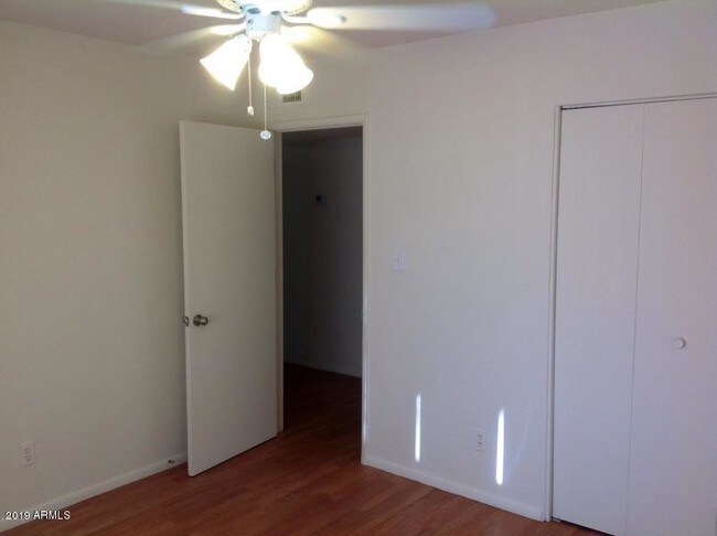 2049 W Hayward Ave-Unit -10 in Phoenix, AZ - Foto de edificio - Building Photo