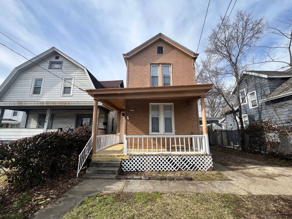 7605 Anthony Wayne Ave in Cincinnati, OH - Building Photo