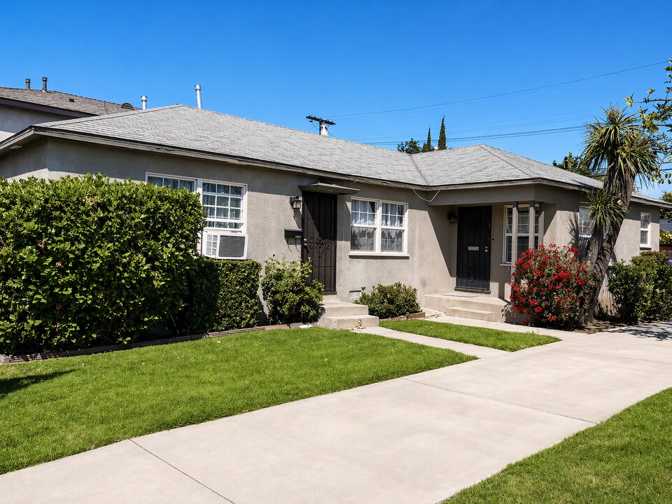 11321 Washington Pl in Los Angeles, CA - Building Photo
