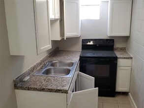 3712 Avenue L in Galveston, TX - Building Photo - Building Photo