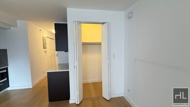 Modern Studio Apartment – East 39th Street in New York, NY - Building Photo - Building Photo