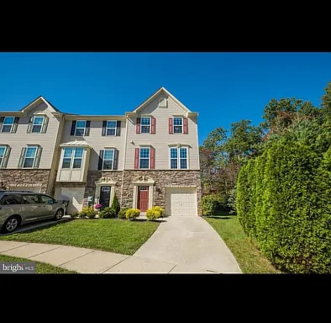 property at 18 Tavern Ln