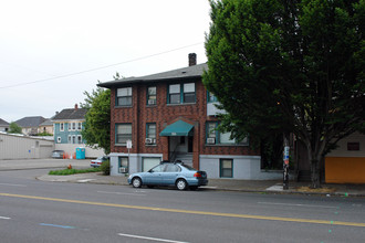 1705 E Burnside St in Portland, OR - Building Photo - Building Photo