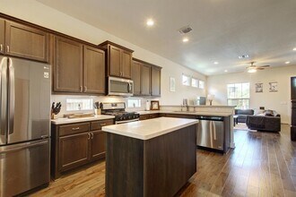 12205 Cottage Promenade Ct in Austin, TX - Building Photo - Building Photo