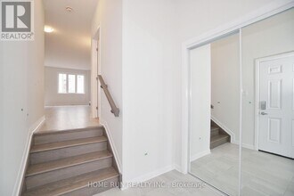 803 Everbloom Ln in Ottawa, ON - Building Photo - Building Photo