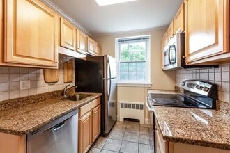 23 Englewood Ave, Unit #1 in Brookline, MA - Building Photo - Building Photo