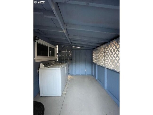 310 NW Leland Ave in Canyonville, OR - Building Photo - Building Photo
