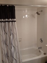 3855 N Parkway Dr, Unit 3A in Northbrook, IL - Building Photo - Building Photo