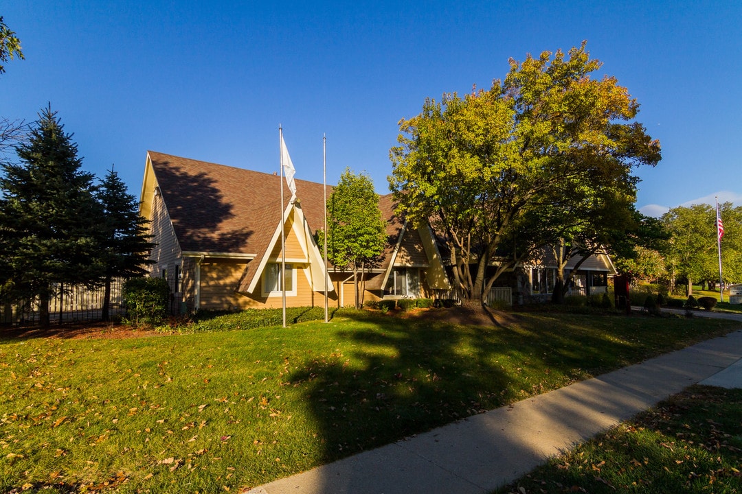 Stonegate in Glendale Heights, IL - Building Photo