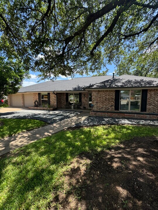 2303 Inverrary Cir in Austin, TX - Building Photo