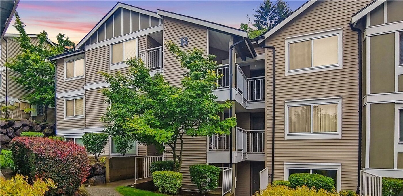 16101 Bothell Everett Hwy in Mill Creek, WA - Building Photo