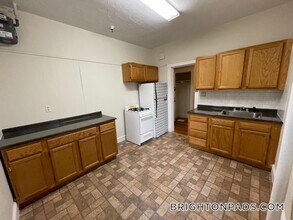 1820 Commonwealth Ave in Boston, MA - Building Photo - Building Photo