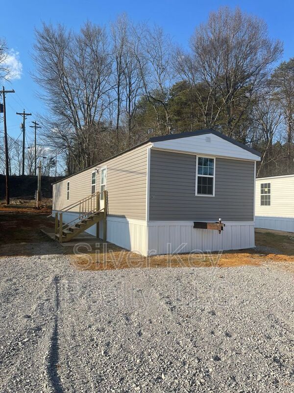 1004 S Jackson St in Athens, TN - Building Photo - Building Photo