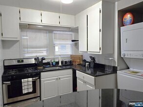 31 Ridge Rd in Lyndhurst, NJ - Building Photo - Building Photo