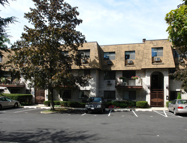 89 N Broadway in White Plains, NY - Foto de edificio - Building Photo