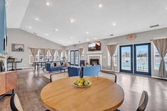 Maple Village of Southgate Apartments in Southgate, MI - Foto de edificio - Building Photo