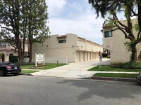 Coral Pines Apartments in Lakewood, CA - Building Photo - Building Photo