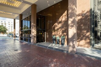 Oxford Condominium in Houston, TX - Building Photo - Building Photo