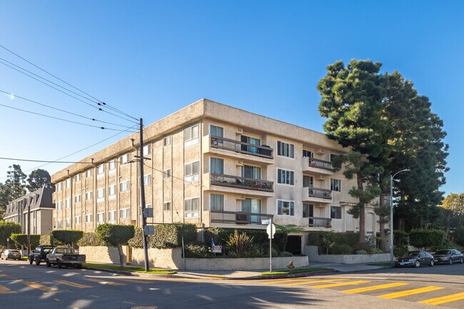 8110 Redlands St in Playa Del Rey, CA - Building Photo - Primary Photo
