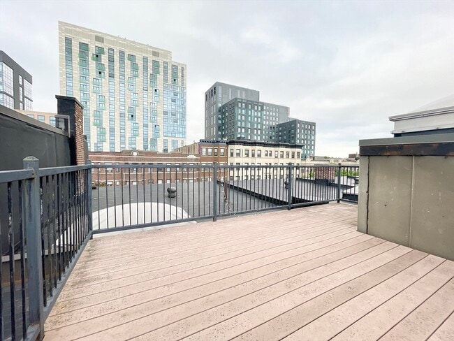 36 Peterborough St, Unit 2